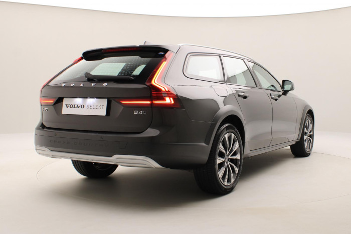 Volvo V90 CC B4 AWD PLUS AUT CZ 1.maj