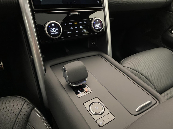 Land Rover Discovery D250 Dynamic SE REZERVACE 3.0 d Dynamic SE