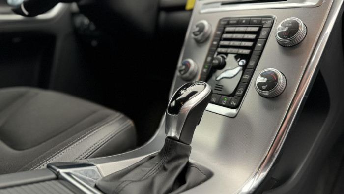 Volvo XC60 D4 AWD MOMENTUM REZERVACE 2.4 d Momentum