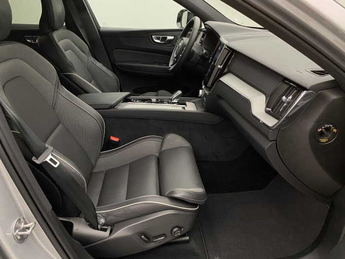 Volvo XC60 B4 AWD PLUS AUT REZERVACE