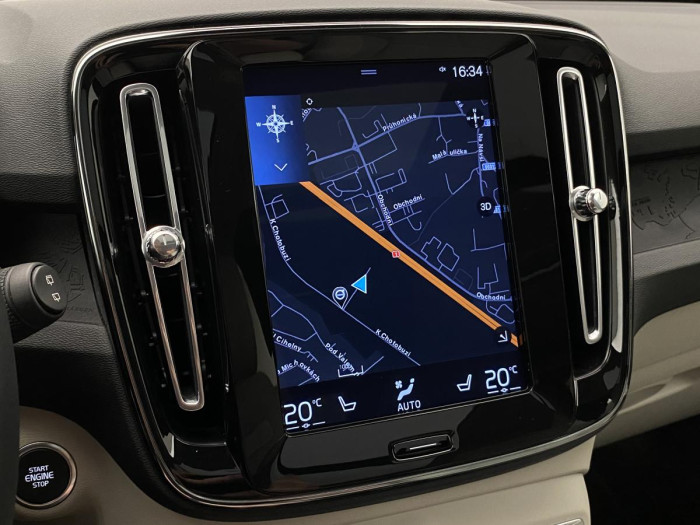 Volvo XC40 D3 MOMENTUM AUT REZERVACE 2.0 d Momentum
