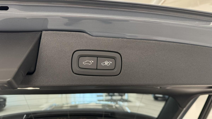 Volvo V60 B4 INSCRIPTION AUT REZERVACE