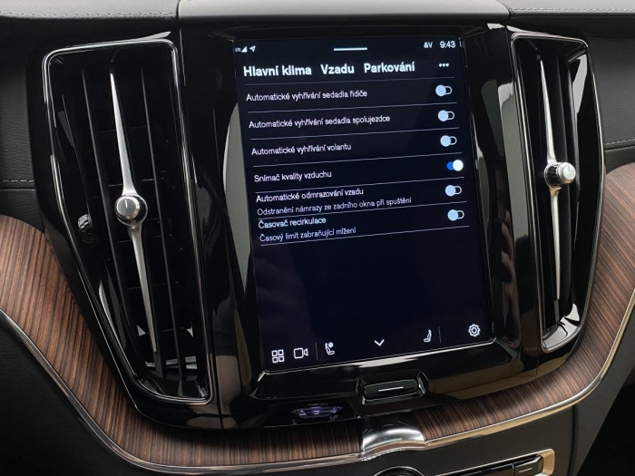 Volvo XC60 B4 AWD ULTIMATE AUT REZERVACE