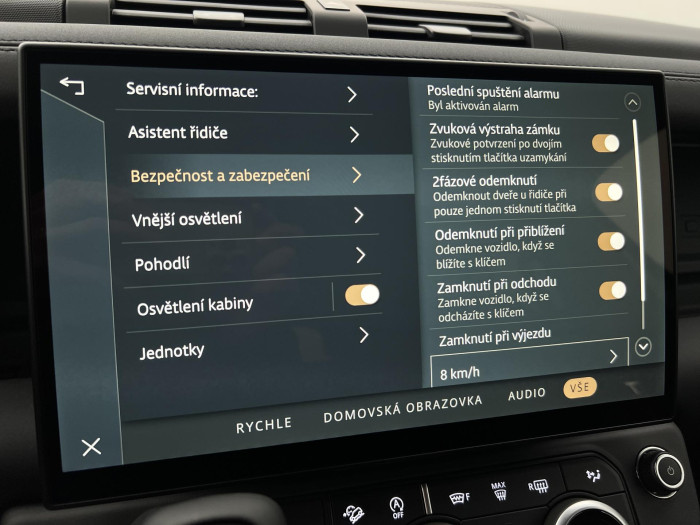 Land Rover Defender 110 D250 X-DYNAMIC SE AWD Aut 3.0 d Dynamic SE