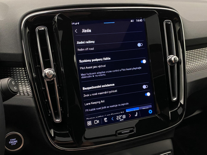 Volvo XC40 B3 DARK ULTRA AUT CZ