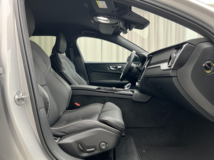 Volvo V60 T6 AWD RECHARGE PLUS DARK AUT