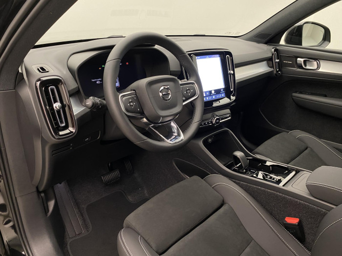 Volvo XC40 B4 AUT PLUS BLACK EDITION