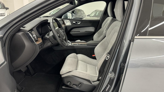 Volvo XC60 B6 AWD INSCRIPTION REZERVACE