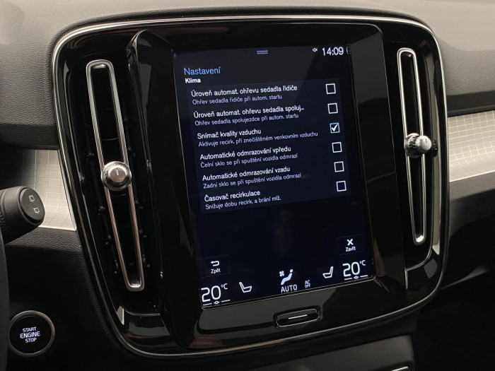 Volvo XC40 D4 AWD MOMENTUM REZERVACE 2.0 d Momentum