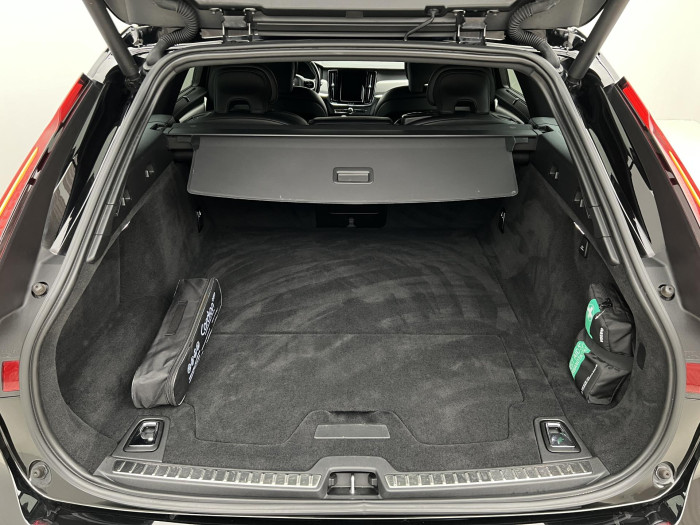 Volvo V90 B4 R-DESIGN AUT 1.maj.