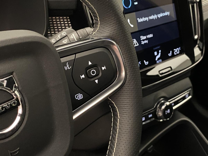 Volvo XC40 B5 AWD R-DESIGN AUT REZERVACE