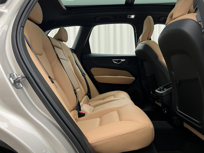 Volvo XC60 T5 AWD INSCRIPTION AUT CZ