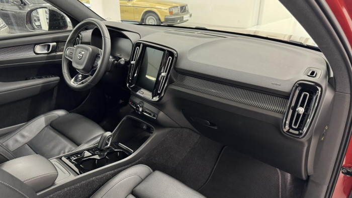 Volvo XC40 T4 R-DESIGN AUT REZERVACE