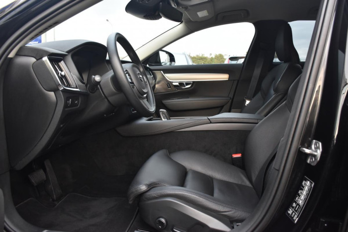 Volvo V90 B4 MOMENTUM REZERVACE 2.0 Momentum