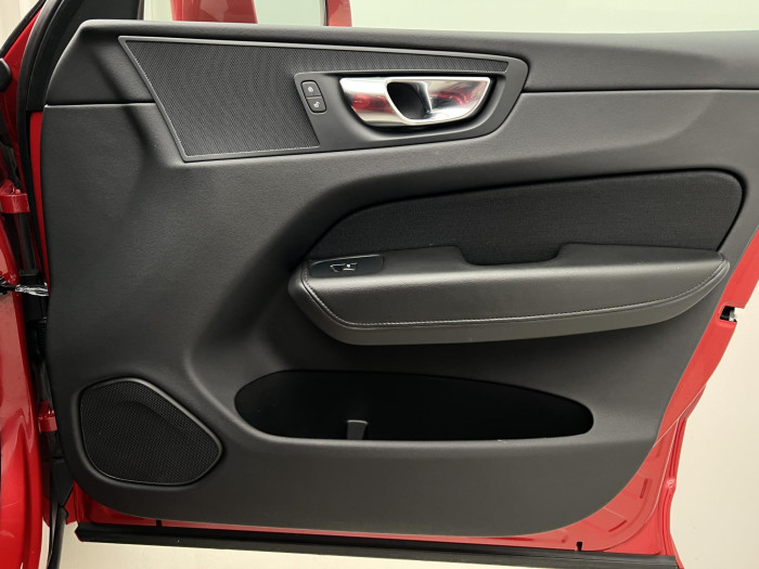 Volvo XC60 B5 AWD MOMENTUM AUT 2.0 Momentum