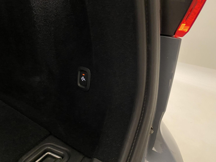 Volvo XC60 B4 AWD PLUS DARK AUT 1.maj