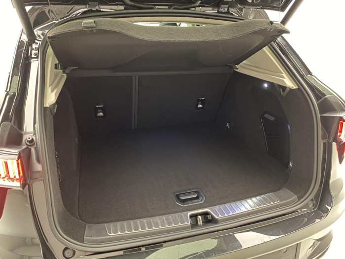 Lynk & Co 01 PHEV DCT AUT 1.maj. REZERVACE