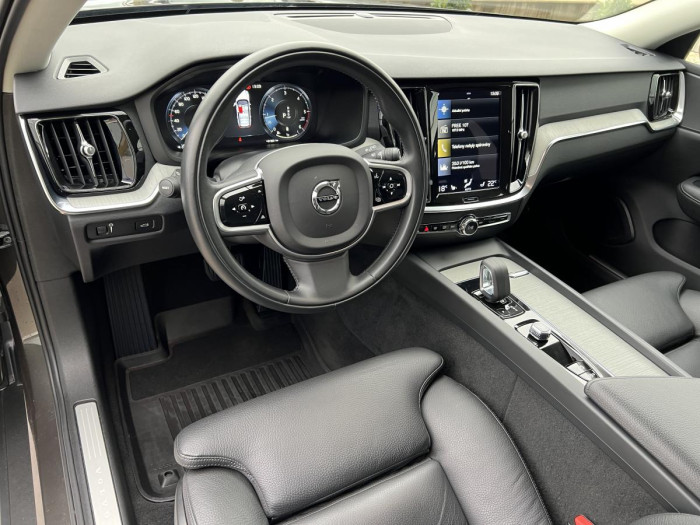 Volvo V60 CROSS COUNTRY B4 AWD REZERVACE