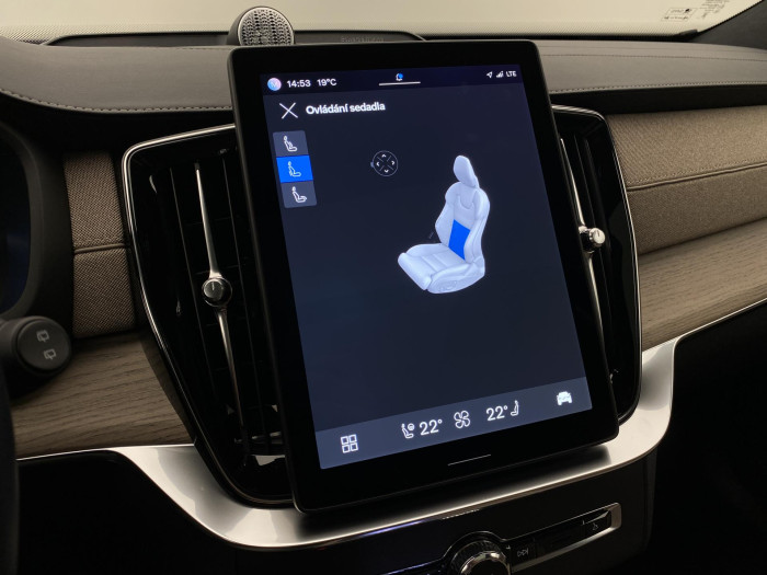 Volvo XC90 T8 AWD RECHARGE REZERVACE