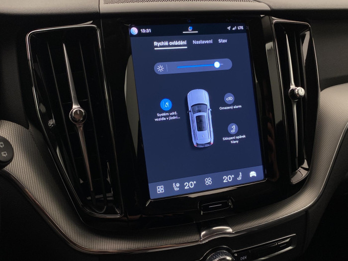 Volvo XC60 B5 AWD DARK PLUS AUT CZ