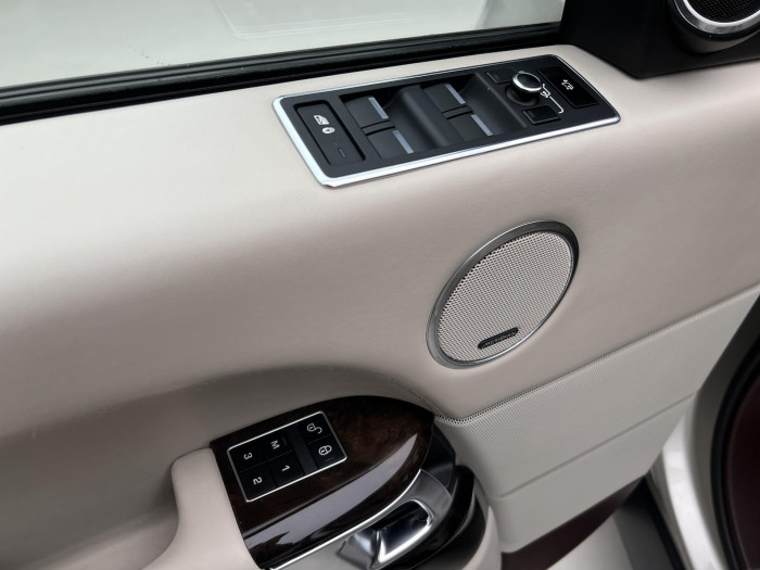 Land Rover Range Rover 4.4 SDV8 AUTOBIOGRAPHY AWD AUT