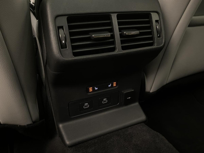 Land Rover Range Rover Velar D300 SE AUT AWD REZERVACE 3.0 d SE