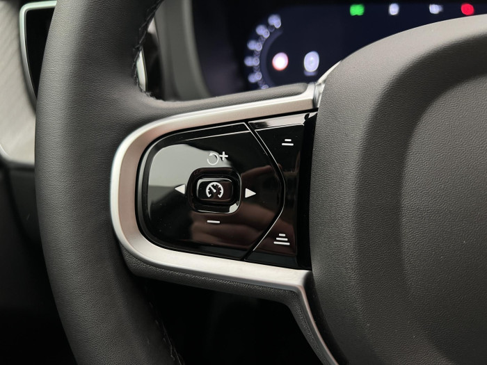 Volvo XC60 B5 AWD PLUS DARK AUT 1.maj.