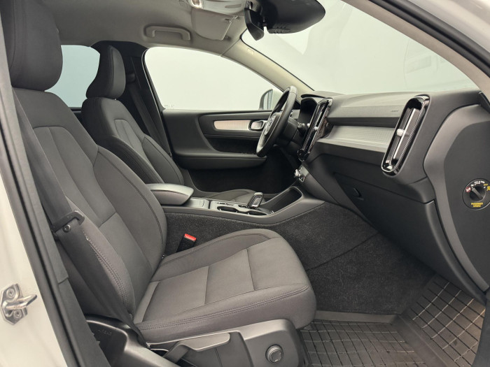 Volvo XC40 B4 MOMENTUM AUT CZ 2.0 Momentum
