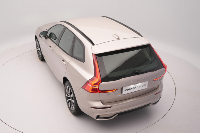 Volvo XC60 B4 AWD PLUS DARK CZ 1.maj