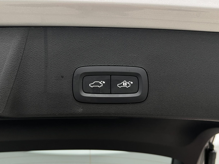 Volvo XC40 B3 ULTRA DARK AUT CZ 1.maj.