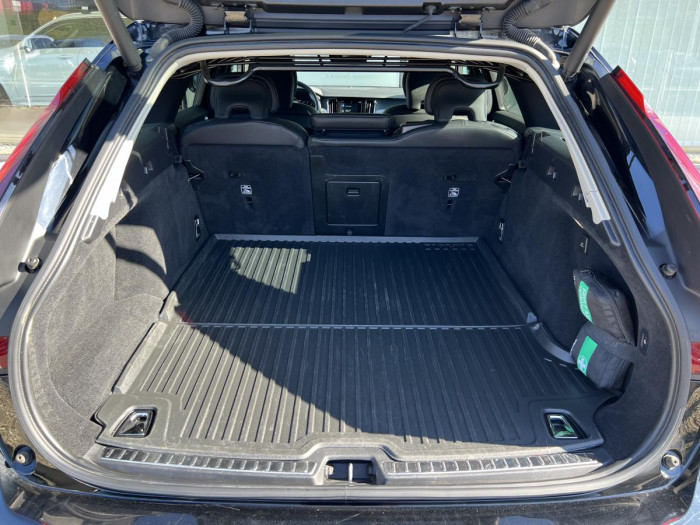 Volvo V90 CROSS COUNTRY B4 AWD Aut 1.maj