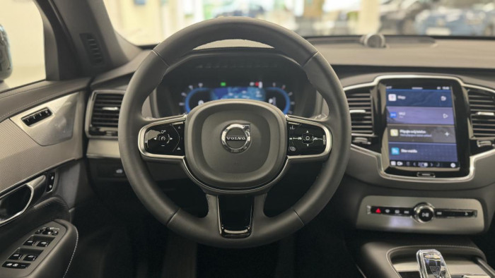 Volvo XC90 B5 AWD ULTIMATE DARK REZERVACE