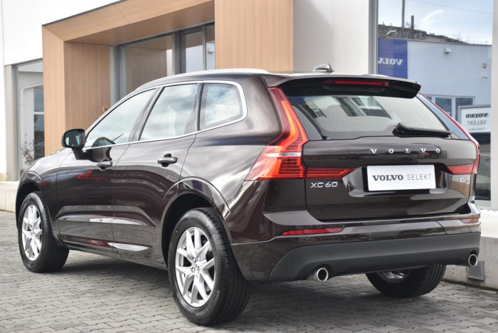Volvo XC60 B4 AWD MOMENTUM REZERVACE 2.0 Momentum