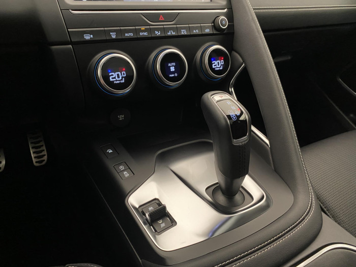 Jaguar E-Pace AWD R-DYNAMIC SE REZERVACE 2.0 Dynamic SE