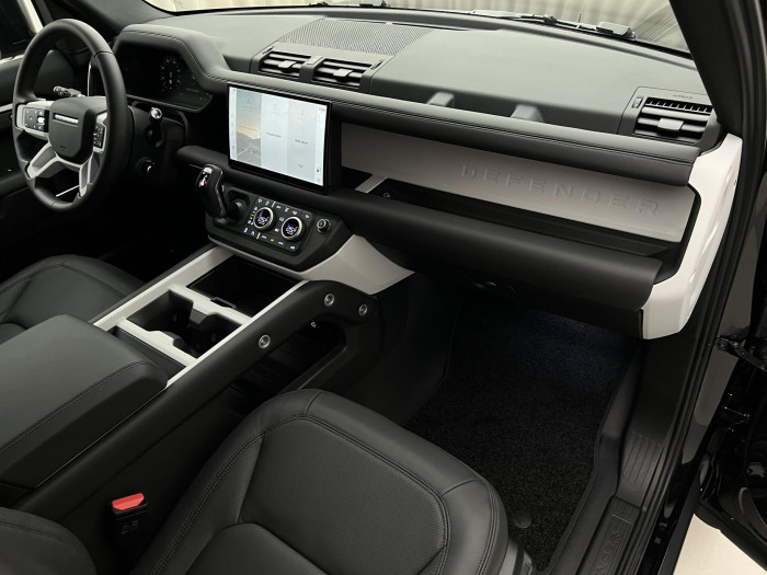 Land Rover Defender 110 D250 X-DYNAMIC SE AWD Aut 3.0 d Dynamic SE