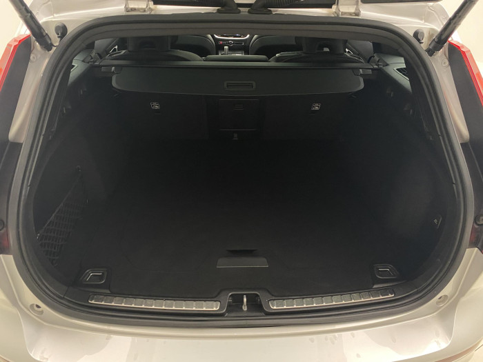 Volvo V60 B4 R-DESIGN AUT