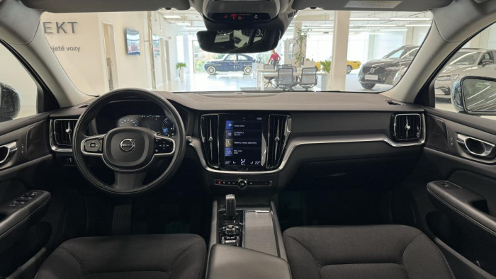 Volvo V60 B4 CROSS COUNTRY REZERVACE