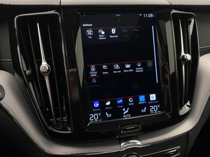 Volvo XC60 B4 AWD R-DESIGN AUT REZERVACE