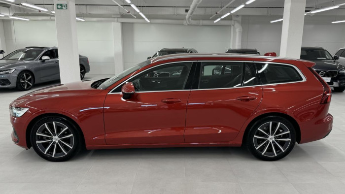 Volvo V60 B4 MOMENTUM AUT REZERVACE 2.0 Momentum