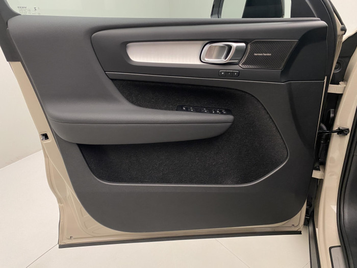 Volvo XC40 B3 AUT DARK PLUS