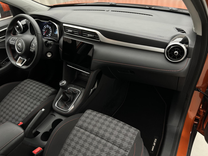 MG ZS 1.5 ESSENTIAL PLUS CZ 1.maj.