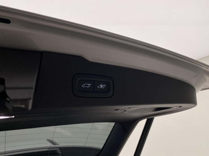 Volvo V60 B4 PLUS DARK AUT 1.maj