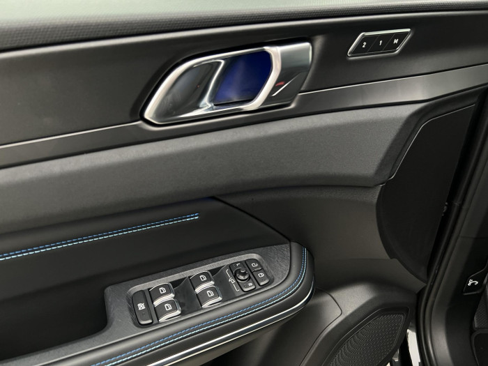 Lynk & Co 01 HEV DCT AUT