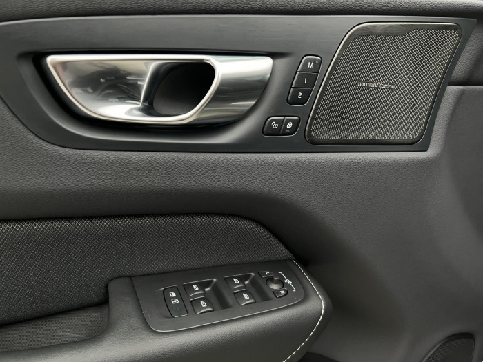 Volvo XC60 T6 AWD RECHARGE BLACK EDITION 2.0 Edition