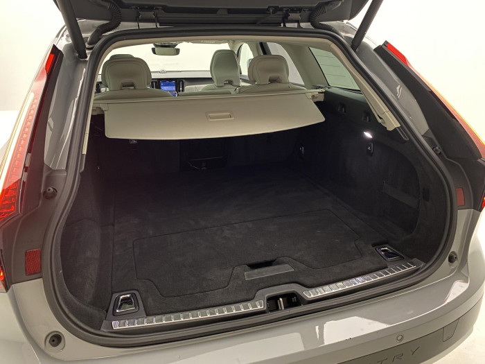 Volvo V90 CC B4 AWD ULTIMATE CZ 1.maj 2.0 CC CC