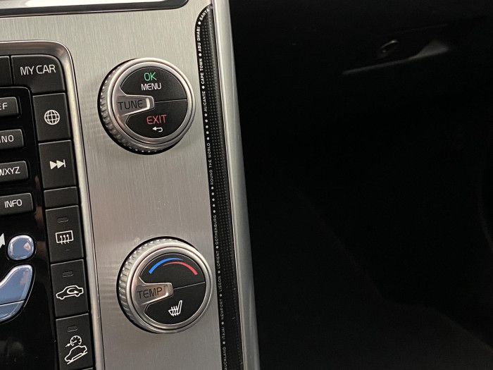 Volvo XC60 D4 AWD MOMENTUM REZERVACE 2.4 d Momentum