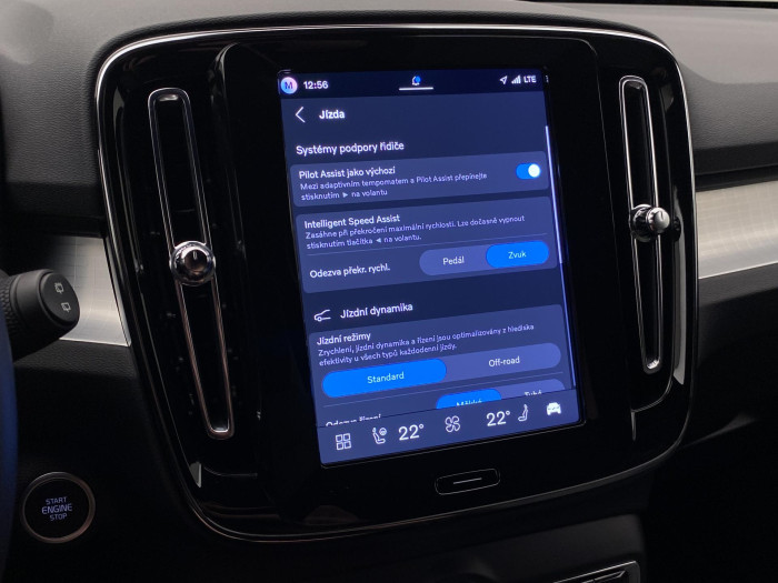 Volvo XC40 B3 DARK PLUS AUT CZ