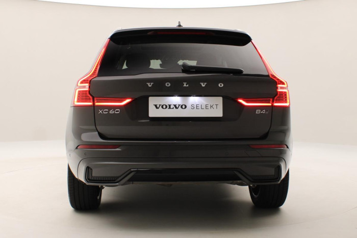 Volvo XC60 B4 AWD DARK ULTIMATE REZERVACE