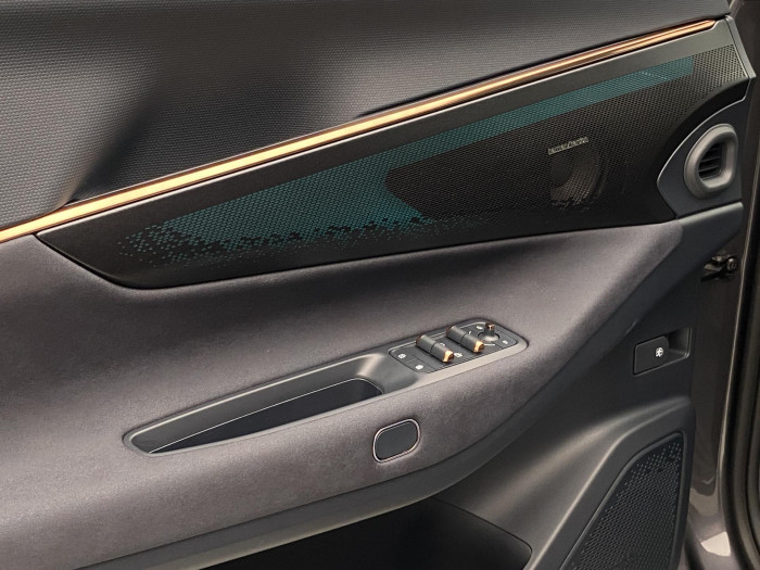 Lynk & Co 08 MORE PHEV