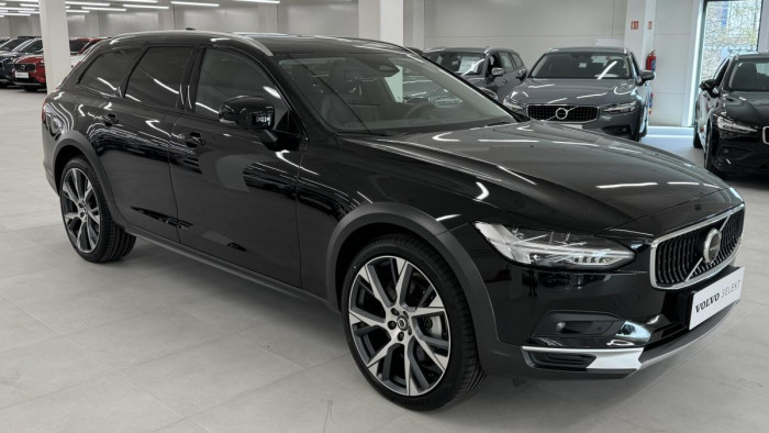 Volvo V90 CROSS COUNTRY B5 REZERVACE